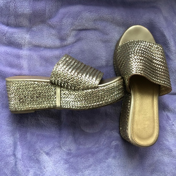 Arula Gold Wide-fit Platform Sandal 8W - Picture 4 of 6